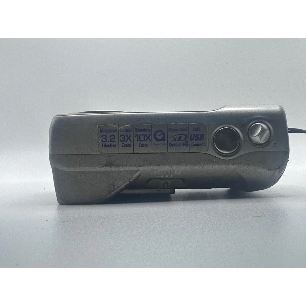 Olympus CAMEDIA D-540 Zoom 3.2MP Digital Camera Untested For Parts/ Repair